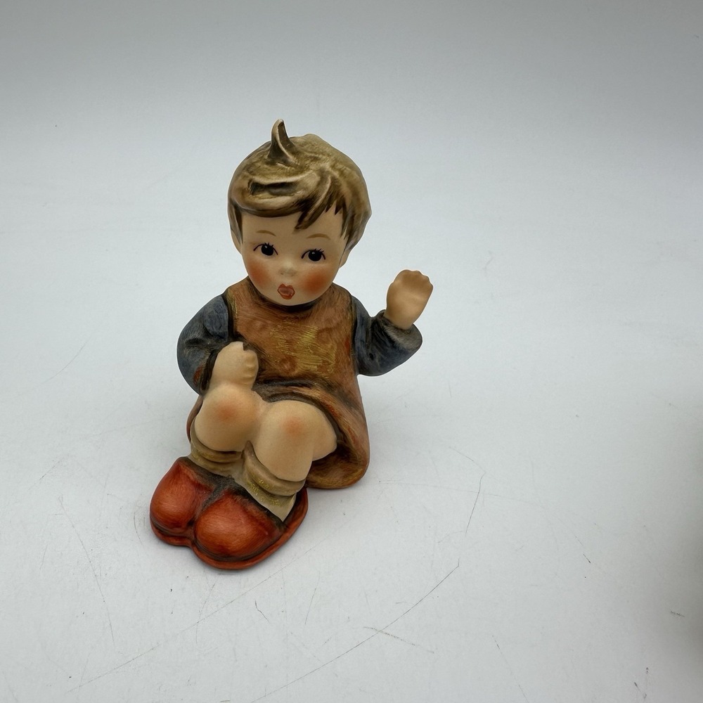 Goebel‎ West Germany 1984 " Hallo I Am Here" Figurine W/Box